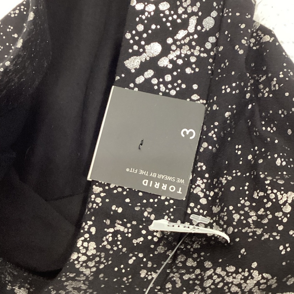 NWT Torrid black and metallic patterned Leggings size 3 plus - Picture 11 of 11